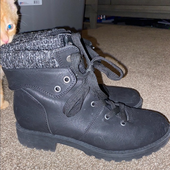 Boots. - Picture 1 of 2